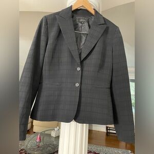 Tahari Arthur Levine women’s size 10 shawl Coaller black pin striped two buttons